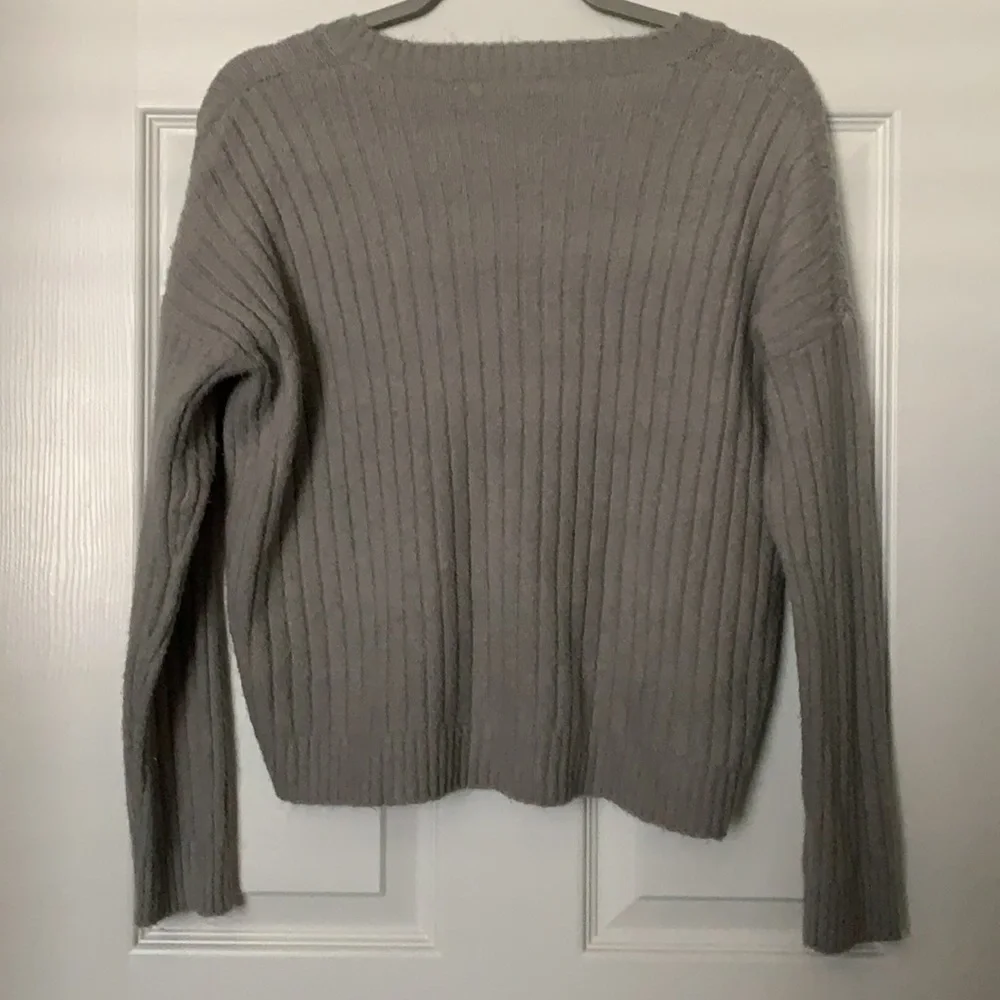 sweater - Picture 2 of 3